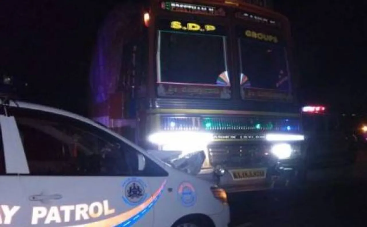 केंद्रीय मंत्री अनंत कुमार की कार में ट्रक ने मारी टक्कर, बाल-बाल बचे