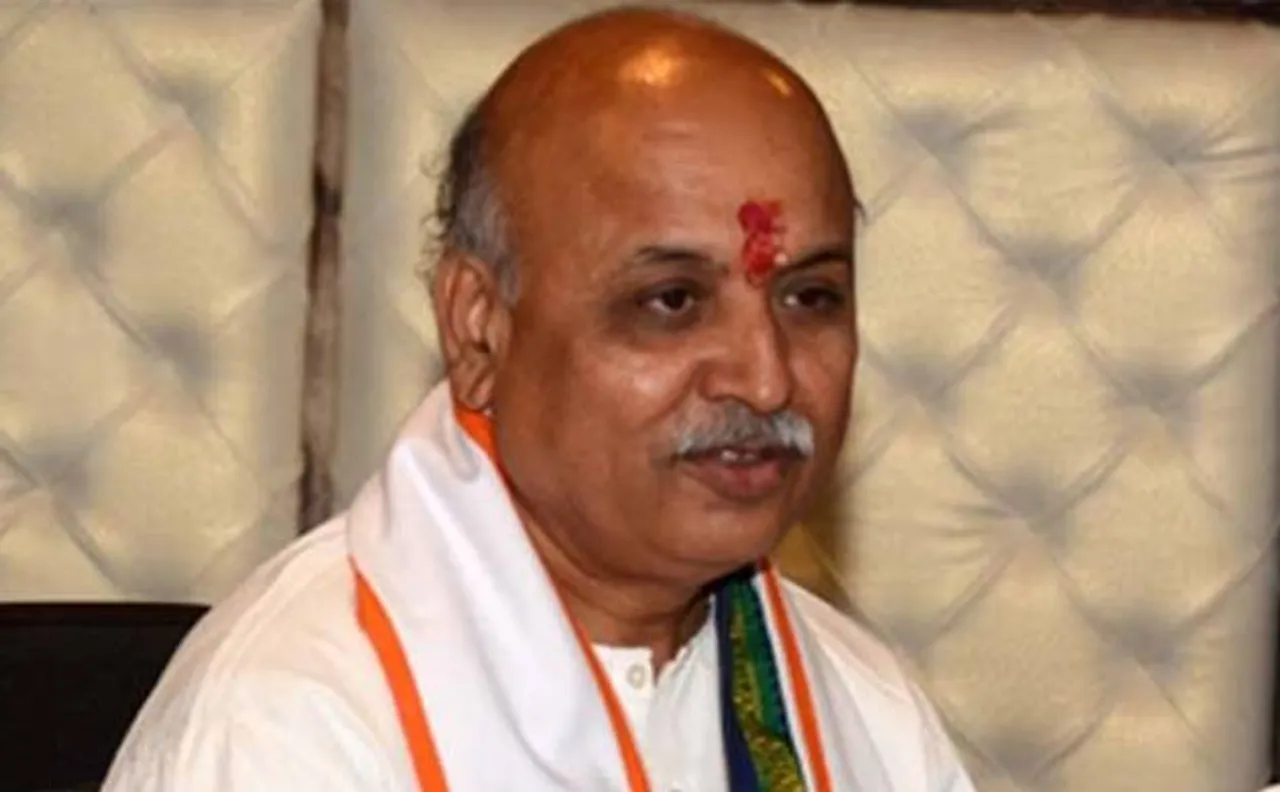तोगड़िया ने तोड़ा उपवास, राम मंदिर मुद्दे पर अब करेंगे 'भारत भ्रमण'