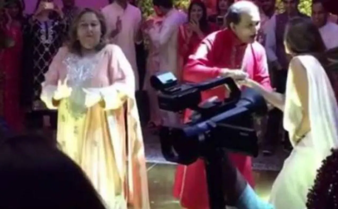 ऐश्वर्या राय के गाने 'कजरारे-कजरारे' पर रीमा जैन ने लगाए ठुमके, श्वेता बच्चन ने उतारी नजर