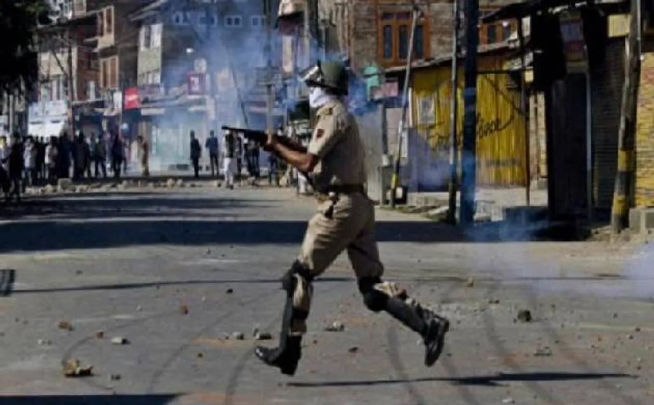 जम्मू कश्मीर: अनंतनाग में आतंकी हमले में जवान और नागरिक घायल
