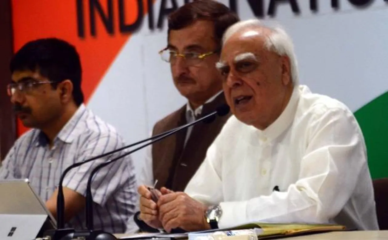 जज लोया मामला: BJP के बाद कांग्रेस ने साधा निशाना, कहा- RSS के इशारे पर दी गई जनहित याचिका