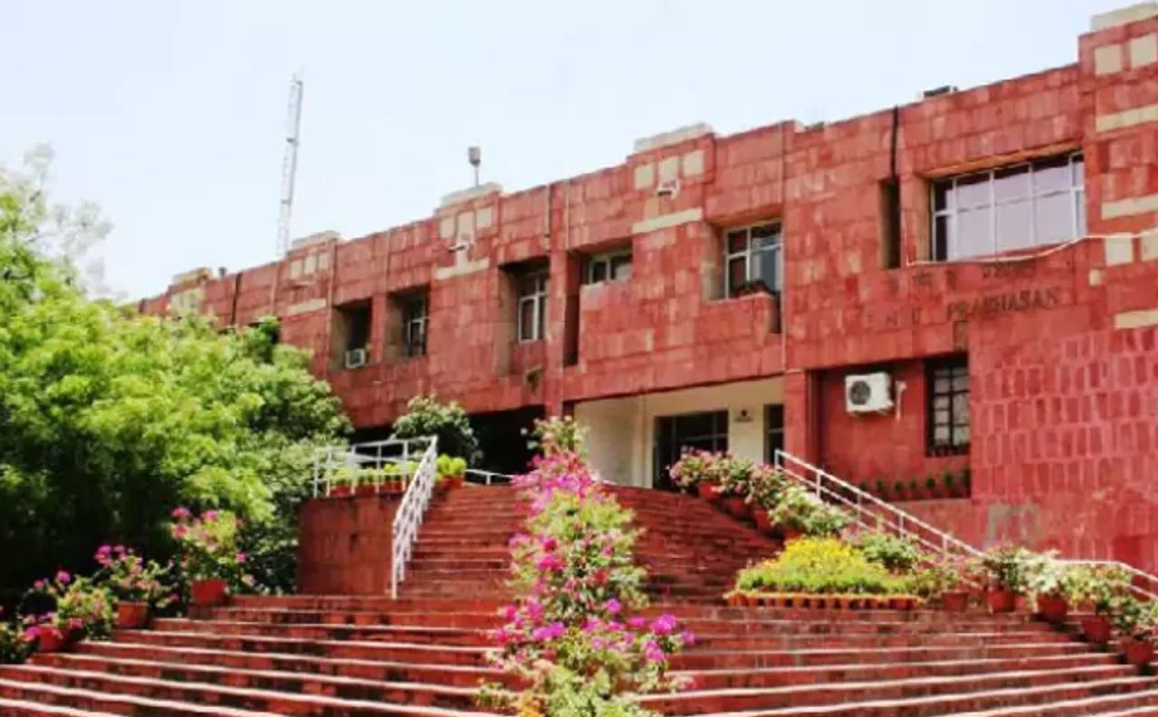 'लव जिहाद' पर दिखाई जा रही फिल्म को लेकर JNU में जमकर हुआ हंगामा, आपस में भिड़े छात्र संगठन