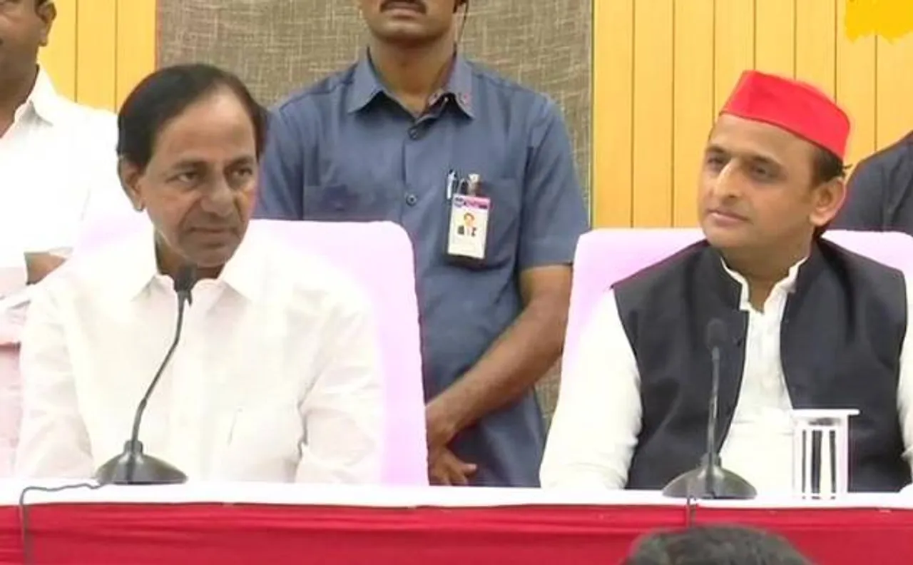 अखिलेश ने की तेलंगाना सीएम से मुलाकात, कहा-बीजेपी को हराने के लिए क्षेत्रीय दलों का गठबंधन जरूरी