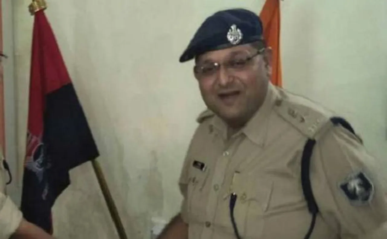 विदाई समारोह में अति उत्साहित होकर कटिहार के एसपी ने की हवाई फायरिंग, रोकी गई सीबीआई में प्रतिनियुक्ति
