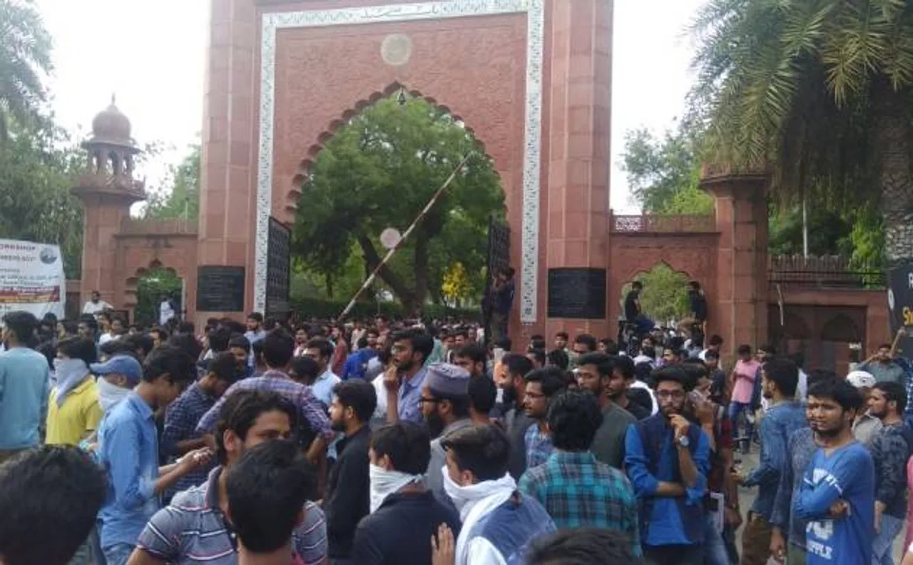 AMU में जिन्ना की तस्वीर को लेकर नहीं थम रहा बवाल, पुलिस ने भांजी लाठी-कई घायल