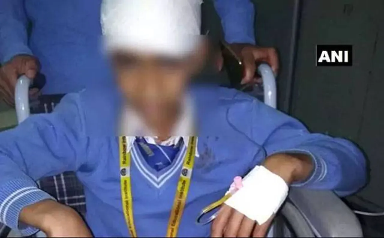 जम्मू-कश्मीर: स्कूल बस पर हमले से घाटी में नाराज़गी, सीएम का कार्रवाई का आश्वासन