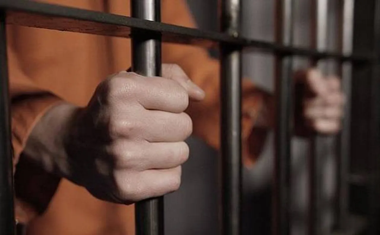 UP: सगी बहनों ने यौन शोषण से तंग आकर छोड़ा स्कूल, पुलिस को बताई दर्दनाक दास्तां