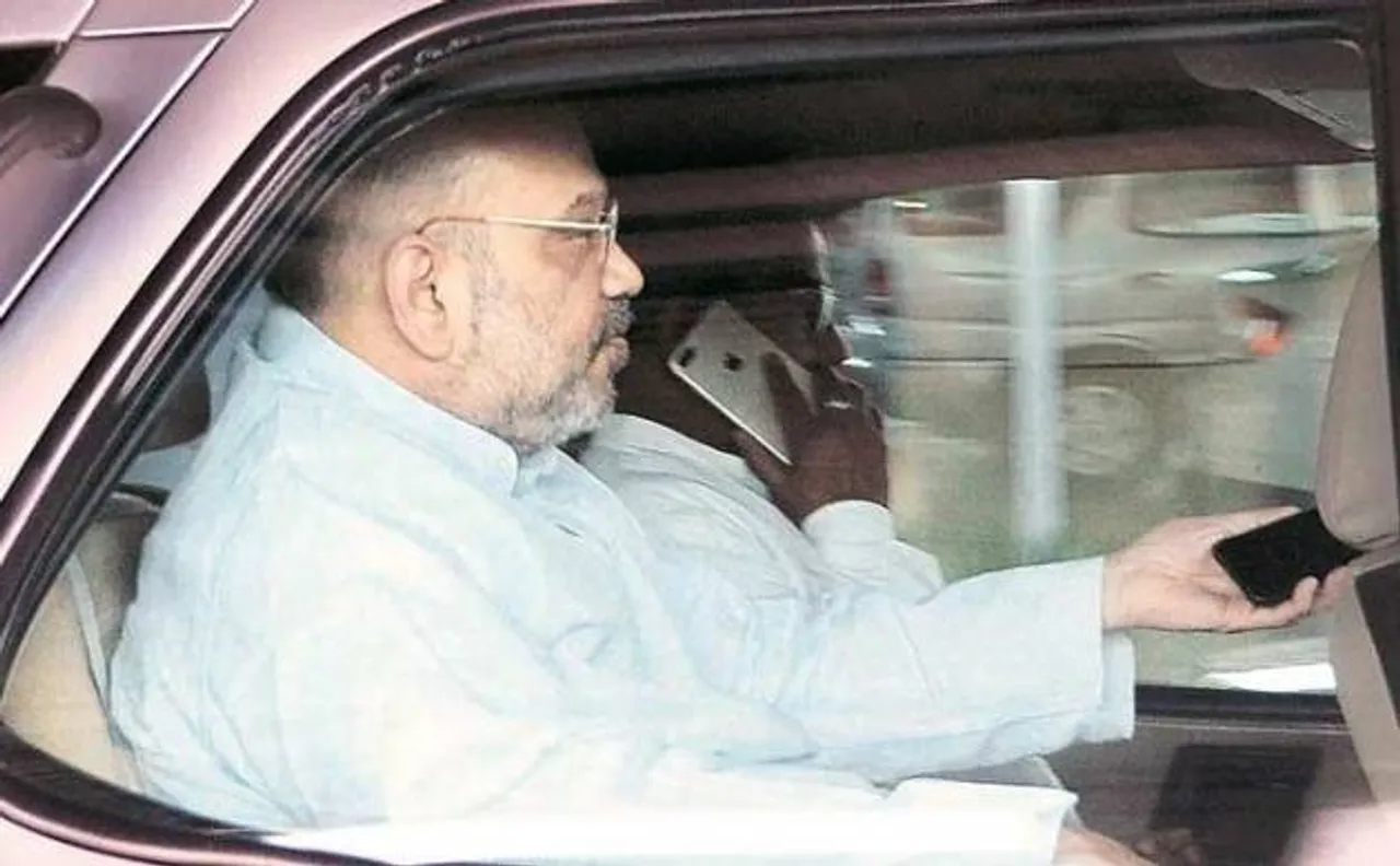 आंध्र प्रदेश: बीजेपी अध्यक्ष अमित शाह के काफिले पर पथराव, गो बैक के लगे नारे