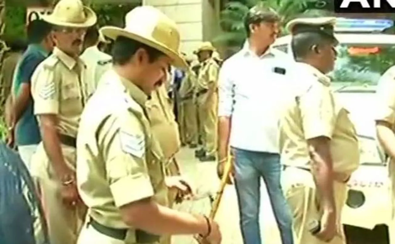 कर्नाटक: कांग्रेस के दो गायब विधायक गोल्ड फिंच होटल में मिले, BJP MLA जी सोमशेखर रेड्डी भी थे साथ