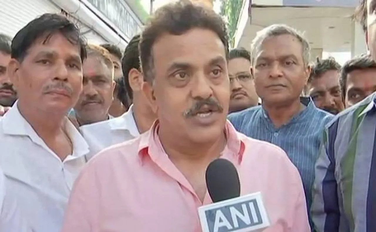 कर्नाटक में बीजेपी की सरकार गिरते ही कांग्रेस नेता निरूपम ने राज्यपाल वजुभाई को कहे अपशब्द