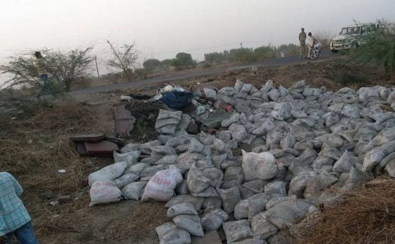 गुजरातः भावनगर-अहमदाबाद हाईवे पर सीमेंट से भरा ट्रक पलटा, 19 लोगों की मौत, 7 घायल