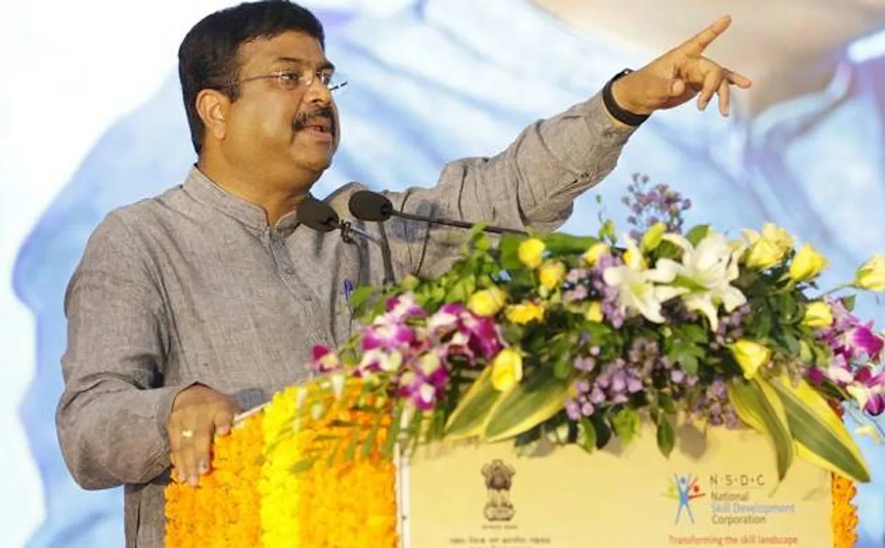 ओडिशा सरकार से ध्रमेंद्र प्रधान की अपील, पेट्रोल की कीमत कम करने के लिए टैक्स में करे कटौती