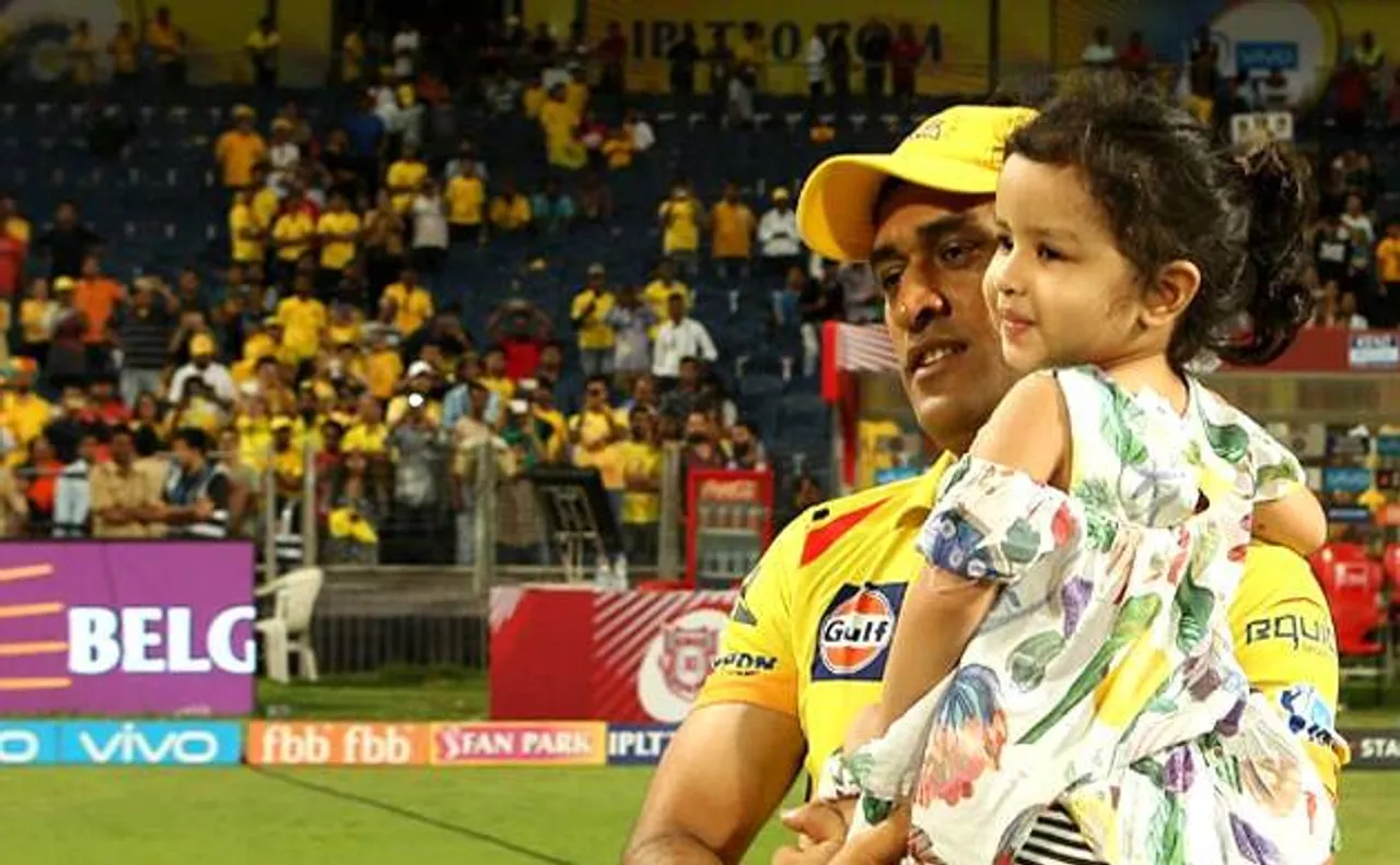 IPL 2018: मैच जीतने के बाद बेटी जीवा के साथ मस्ती करते दिखे धोनी, तेजी से वायरल हुआ वीडियो