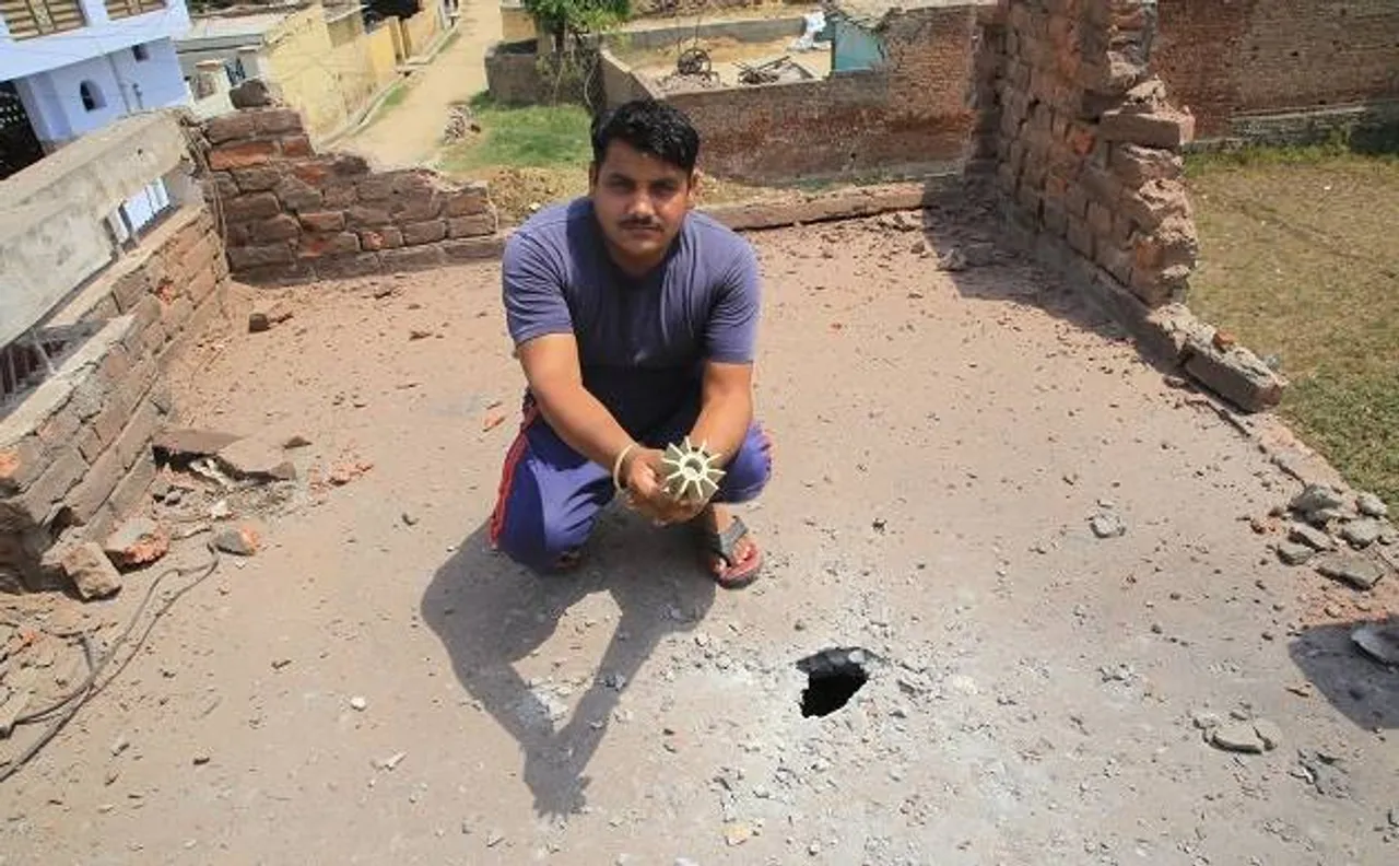 पाकिस्तानी गोलीबारी के कारण सीमा से सटे गांव में भय का माहौल