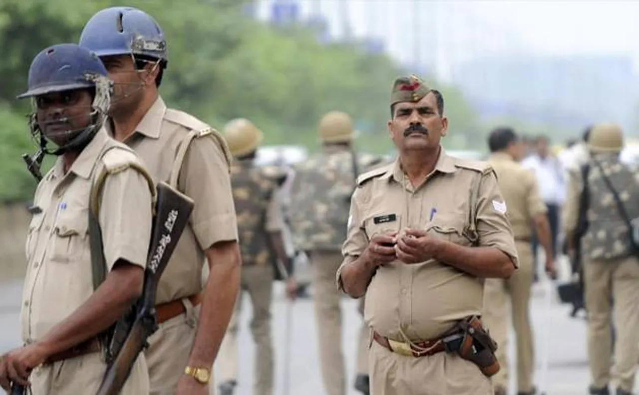 गुजरात: दलितों और राजपूतों के बीच भड़की हिंसा, नाम के आगे लगाया था 'सिंह'
