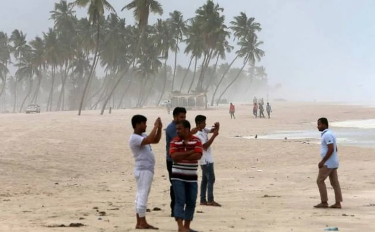 24 घंटे में महाराष्ट्र और गोवा के तट से टकराएगा 'मेकुनू' चक्रवात, मौसम विभाग ने जारी की चेतावनी