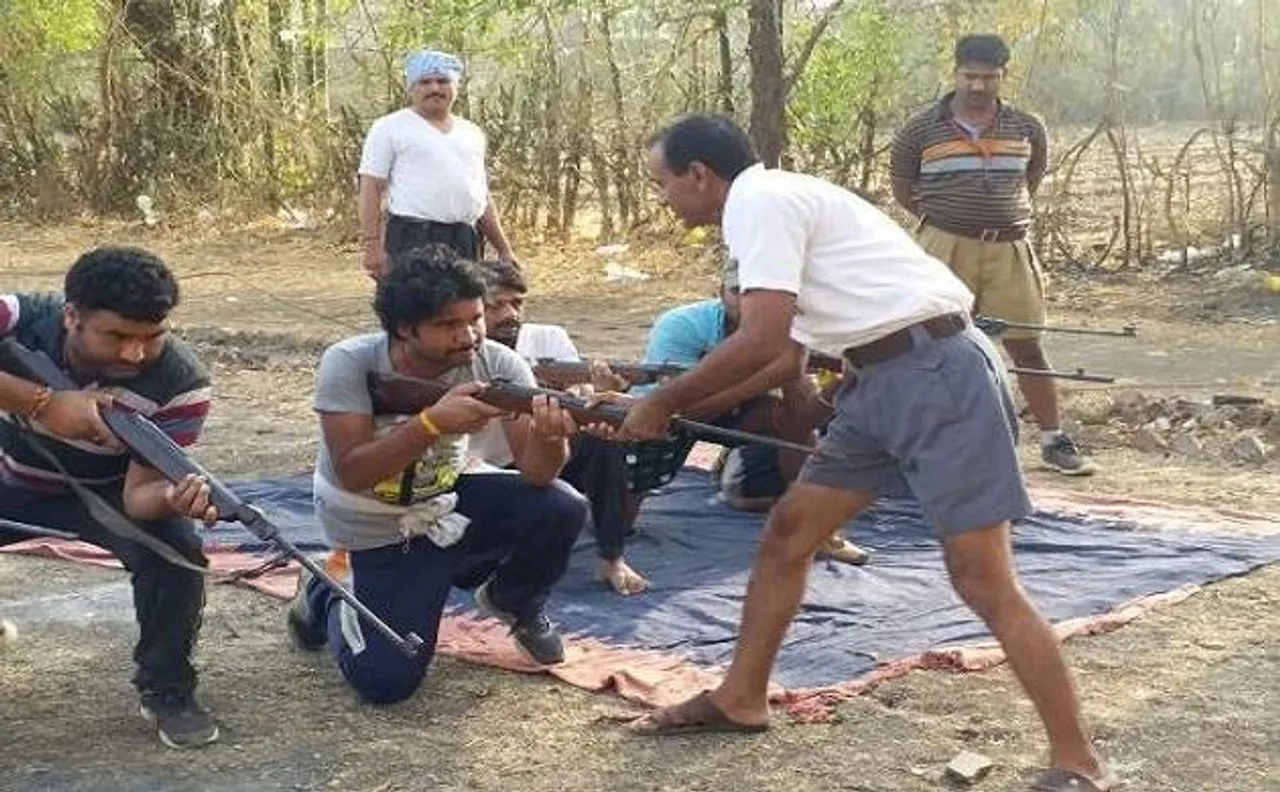 'लव जिहाद' से निपटने के लिए बजरंग दल दे रहा है हथियार चलाने की ट्रेनिंग