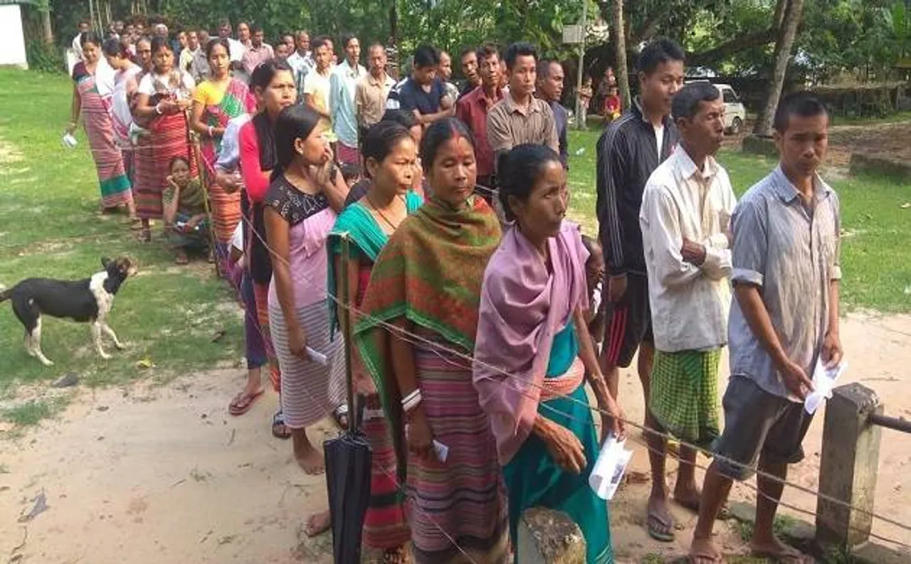 उपचुनाव: EVM पर रार, शाम 5 बजे तक नूरपुर में 57%, पालघर में 40.37% वोटिंग