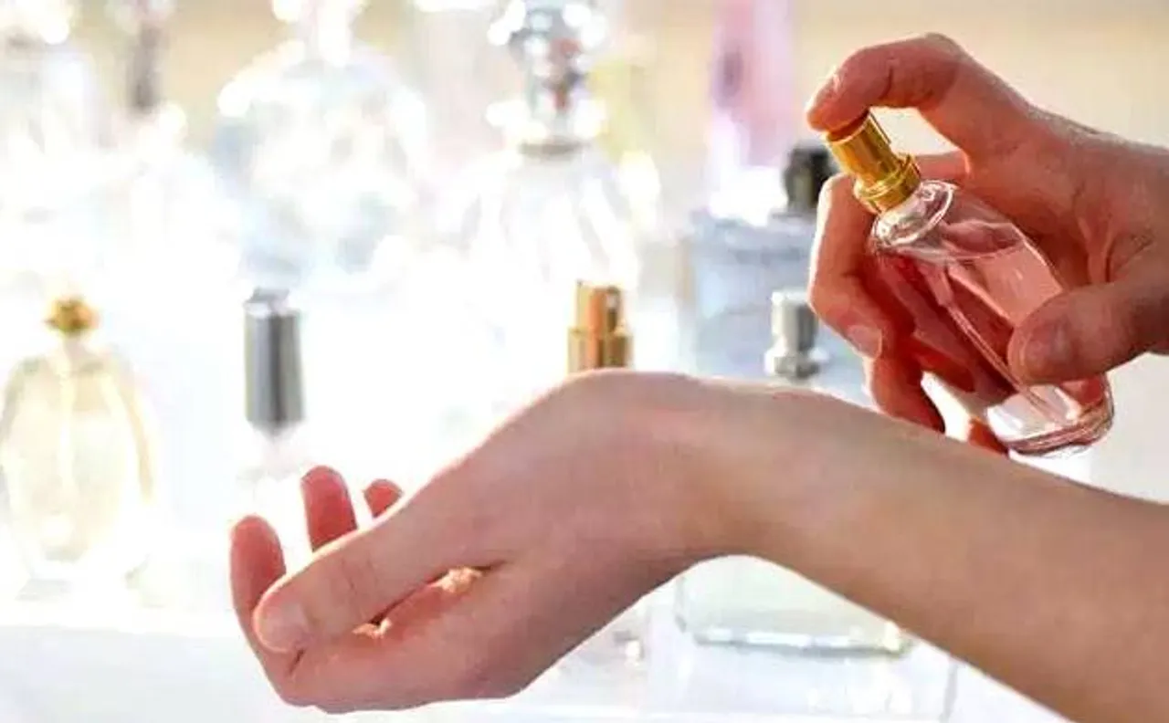 गर्मियों में सही परफ्यूम करना है सेलेक्ट तो पढ़ें ये TIPS