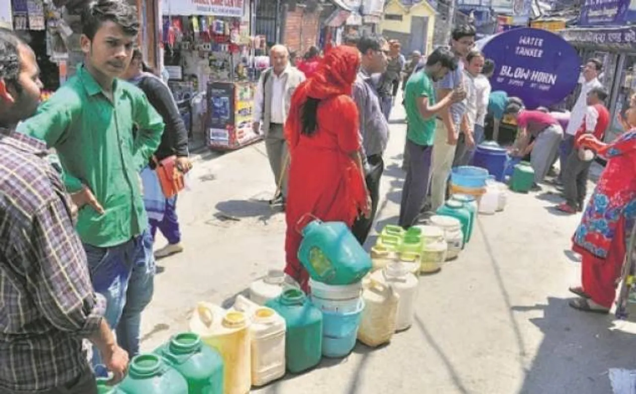 शिमला में 8 दिन से पानी का संकट, स्थानीय लोगों के साथ टूरिस्ट भी परेशान