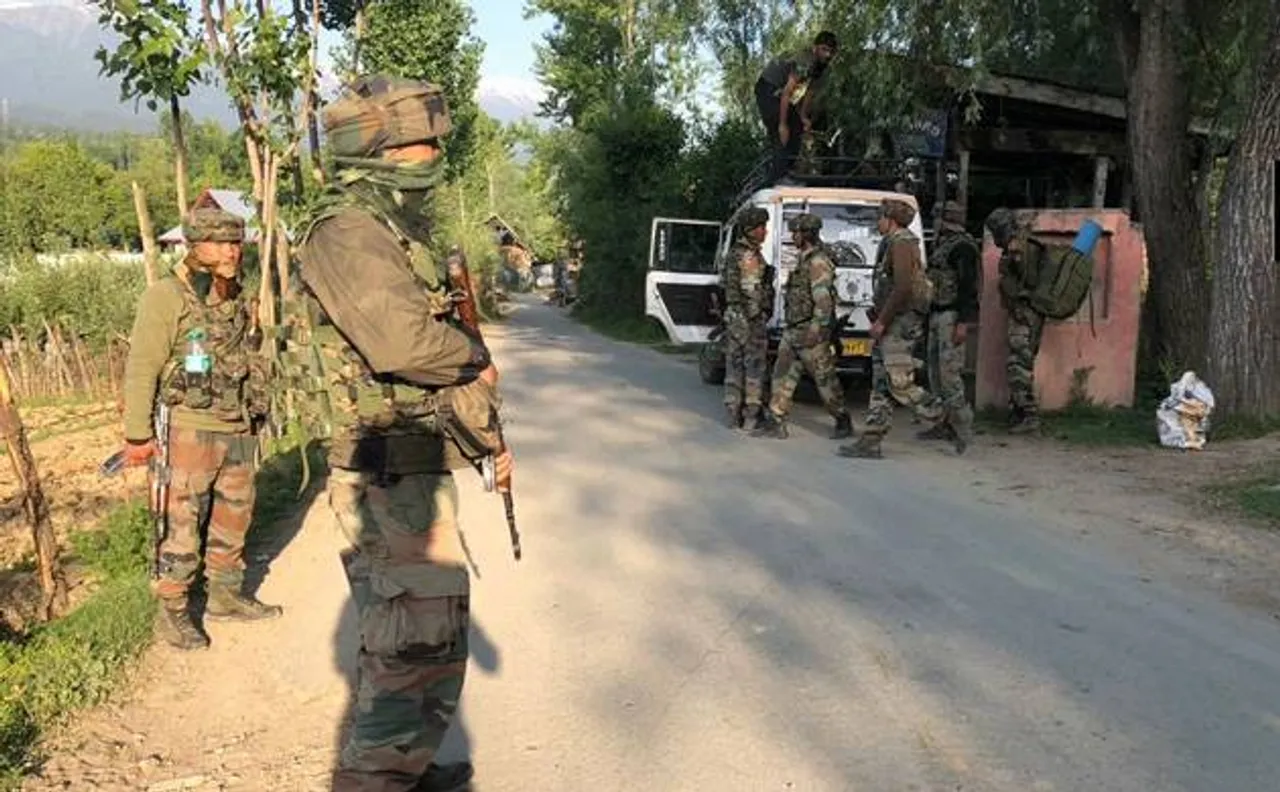 जम्मू-कश्मीरः हंदवाड़ा में सेना के पेट्रोलिंग पार्टी पर हमला, दो आतंकियों का शव बरामद