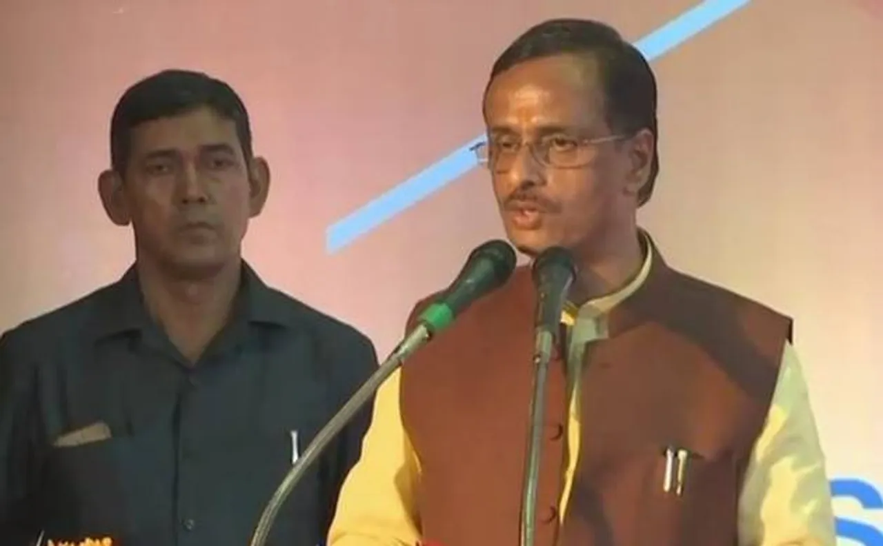यूपी: उपमुख्यमंत्री बोले सीता पहली टेस्ट ट्यूब बेबी, नारद विश्व के पहले पत्रकार