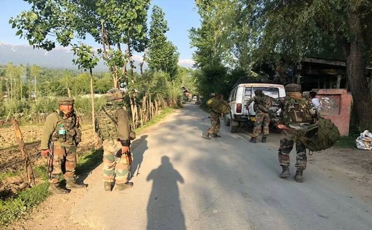 जम्मू-कश्मीर: सुरक्षा बलों ने श्रीनगर में फिदायीन हमले की जताई आशंका, जारी किया अलर्ट