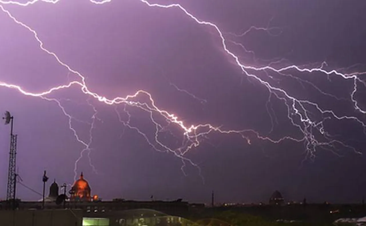 पूर्वोतर-महाराष्ट्र में बारिश, राजस्थान में आंधी-तूफान की संभावना