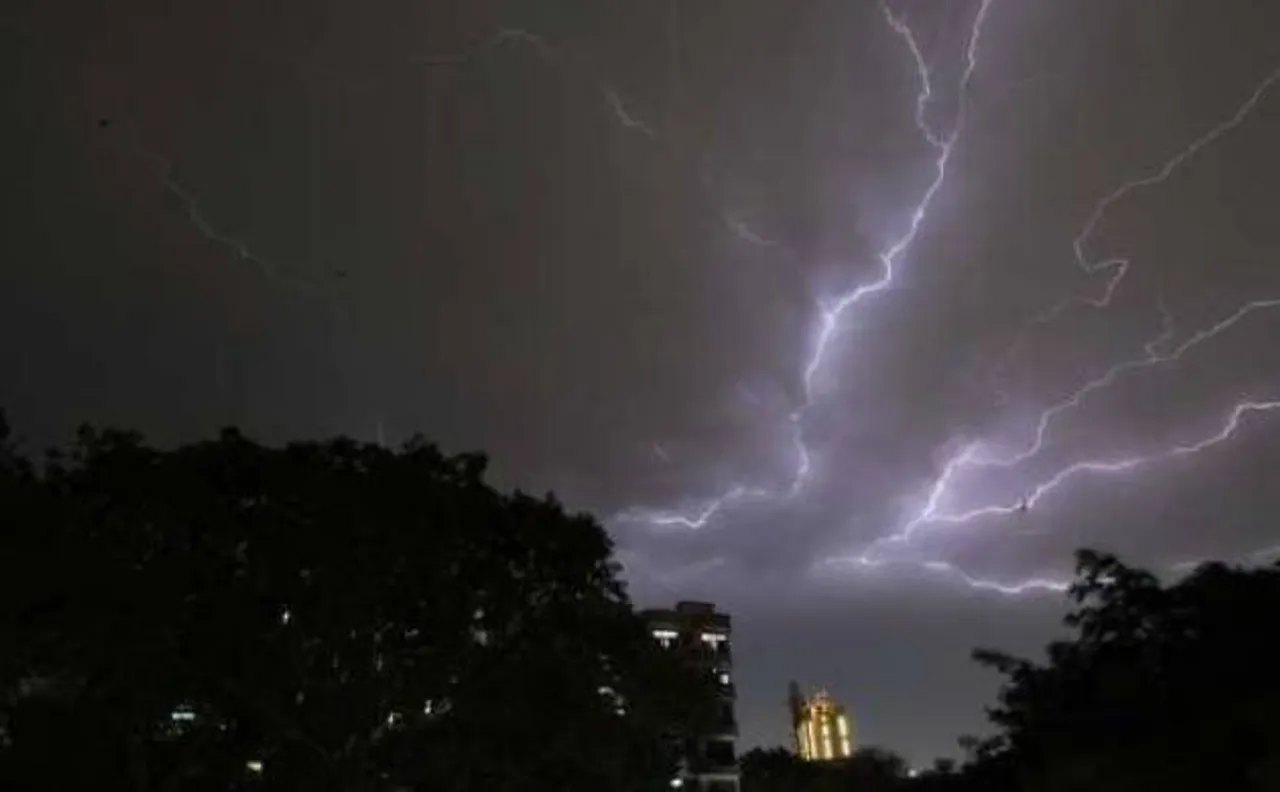 तूफान और भारी बारिश ने कई राज्यों में मचाया कहर, कुल 26 लोगों की मौत