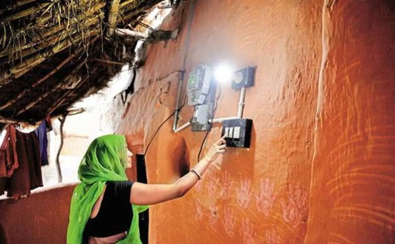 घाटी में हो निर्बाध बिजली स्पलाई, केंद्र ने राज्य को दिए आठ हजार करोड़ रुपये