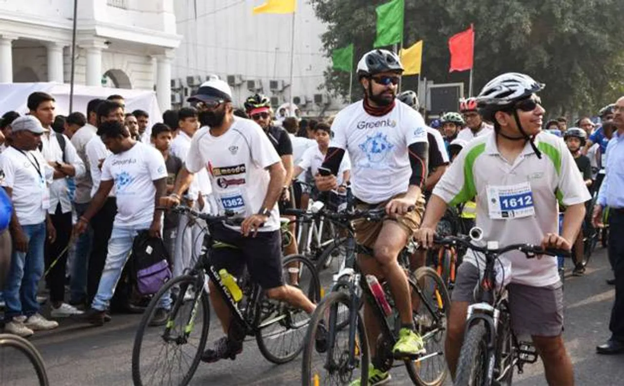 World Bicycle Day 2018: उपराष्ट्रपति ने साइकिल रैली को दिखाई हरी झंडी, दिल्ली को मिली स्मार्ट साइकिल