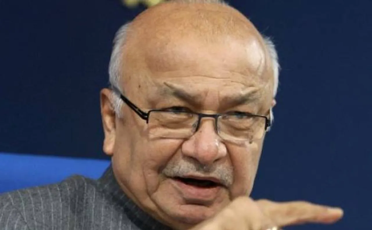शिंदे ने प्रणब मुखर्जी को बताया धर्मनिरपेक्ष, कहा- 'संघ के कार्यक्रम में जाना गलत नहीं'