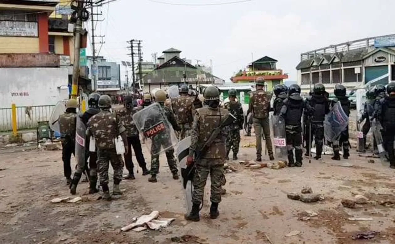 शिलॉन्ग में कर्फ्यू में ढील नहीं, इंटरनेट और मोबाइल पर रोक बरकरार