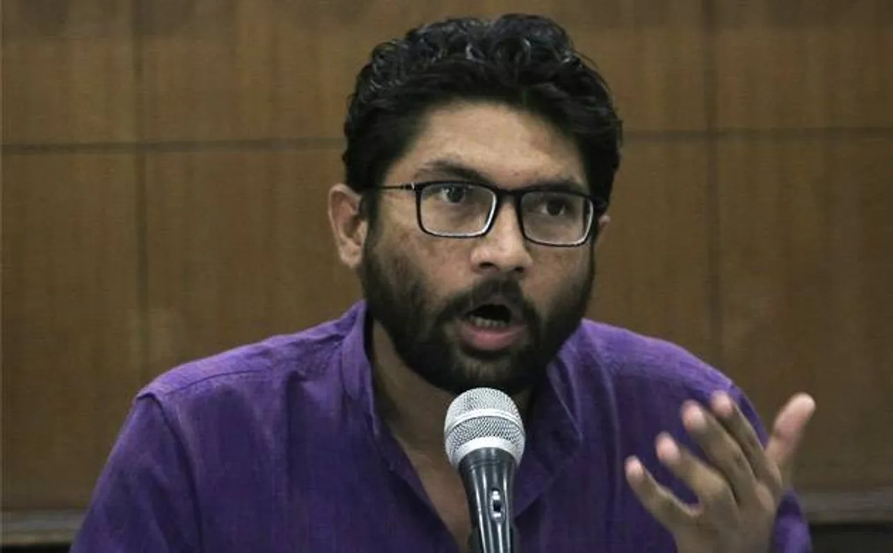 भीमा कोरेगांव हिंसा: जिग्नेश मेवाणी से पुणे पुलिस कर सकती है पूछताछ, 14 जून तक हिरासत में 5 कार्यकर्ता