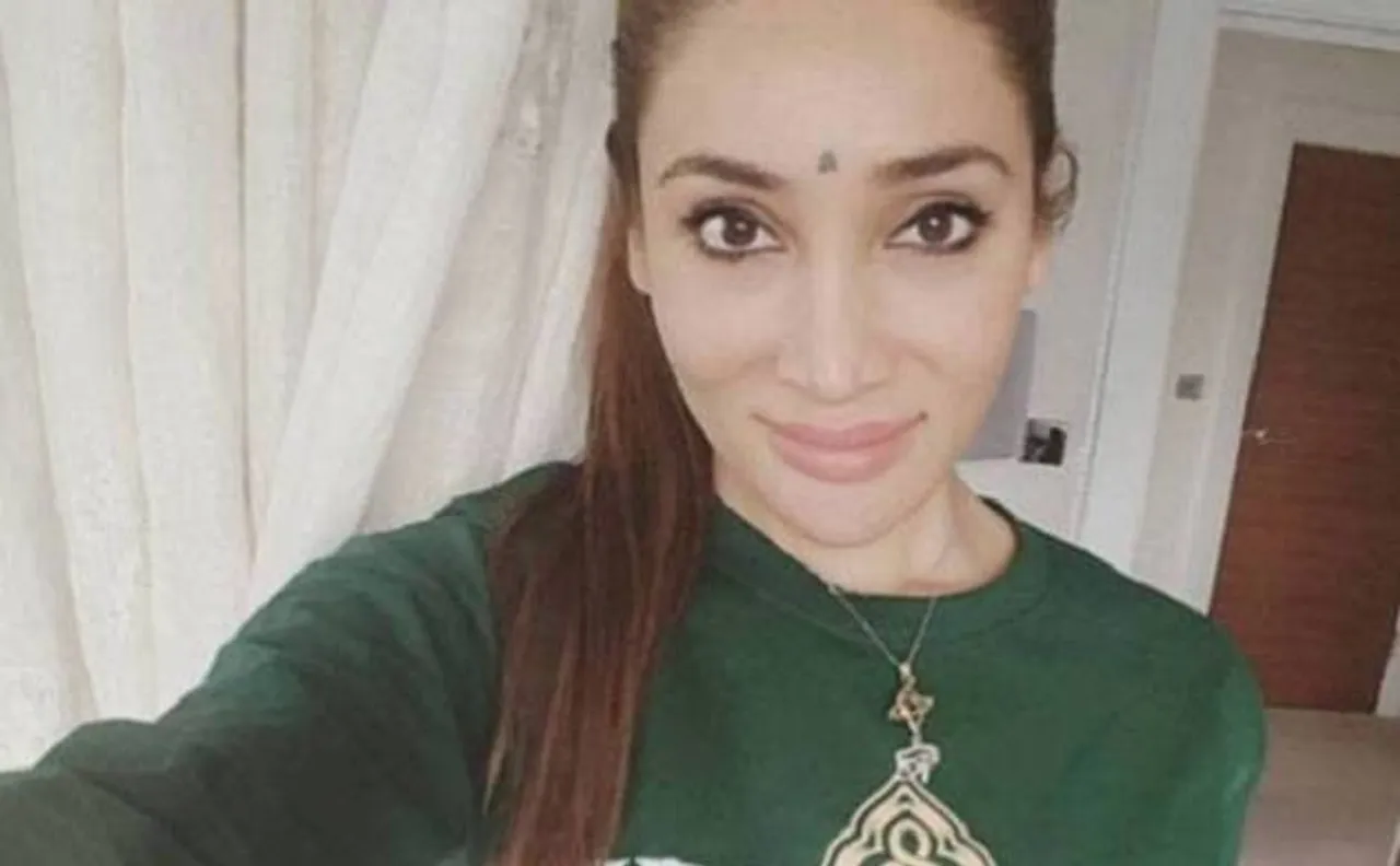 सोशल मीडिया पर शख्स ने सोफिया हयात से पूछा 'एक रात का रेट', अभिनेत्री ने दिया मुंहतोड़ जवाब