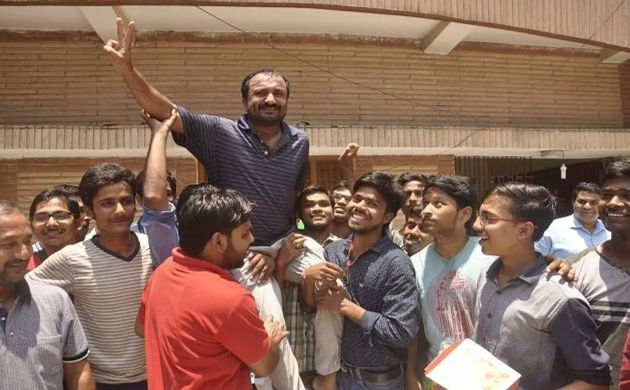 सुपर 30 ने फिर लहराया परचम, IIT प्रवेश परीक्षा में 26 छात्रों ने मारी बाजी