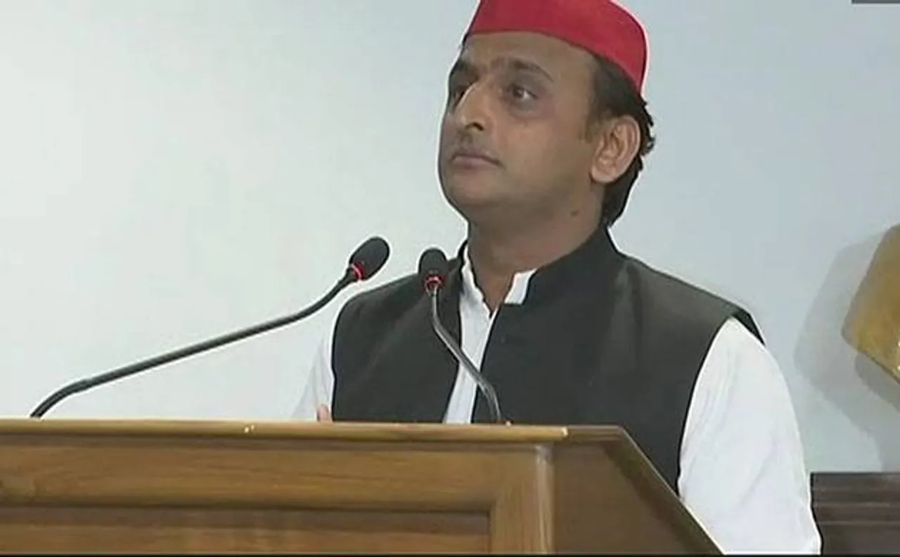 राज्यपाल राम नाईक के अंदर संविधान नहीं, आरएसएस की आत्मा घुसी है: अखिलेश