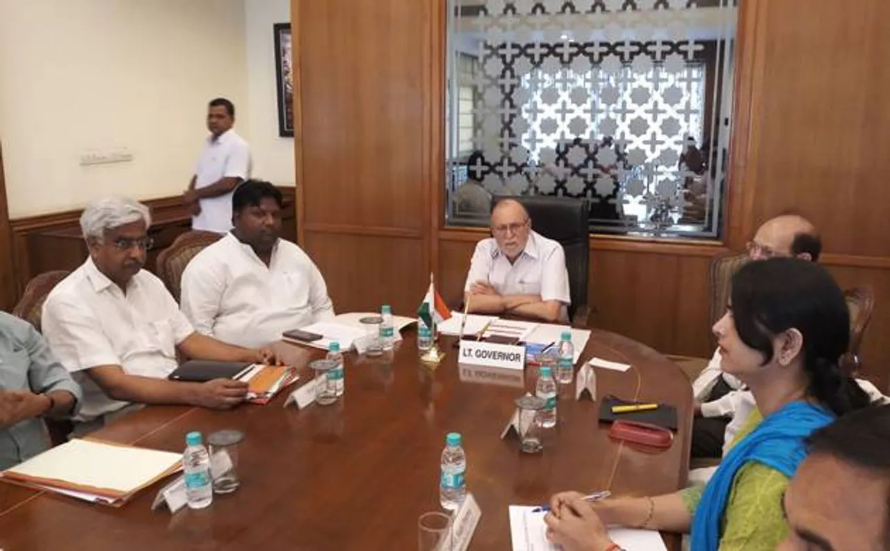 दिल्लीः हवाओं में प्रदूषण का स्तर बढ़ा, बैजल ने निर्माण कार्यों पर लगाया रोक