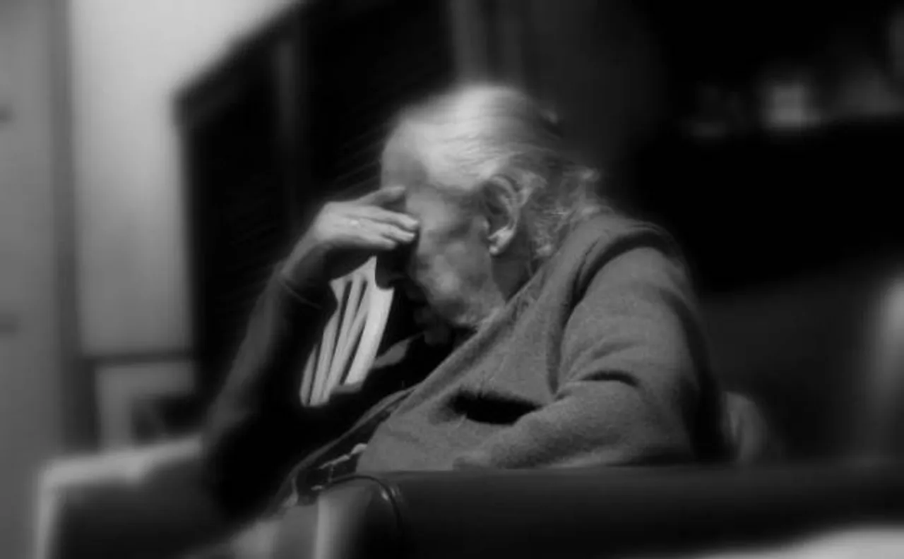 World Elder Abuse Awareness Day: सोशल मीडिया के चलते बुजुर्गों की हो रही है अनदेखी