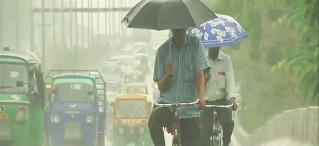दिल्ली-NCR में बारिश से तापमान गिरा, हरियाणा में अलर्ट
