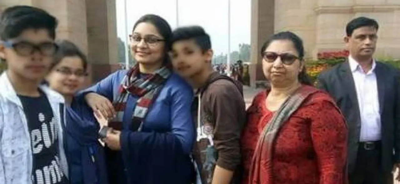 बुराड़ी कांड: पुलिस सूत्रों का दावा- अपराधिक साज़िश नहीं आत्महत्या का मामला, पाइप-डायरी से भी मिले सुराग