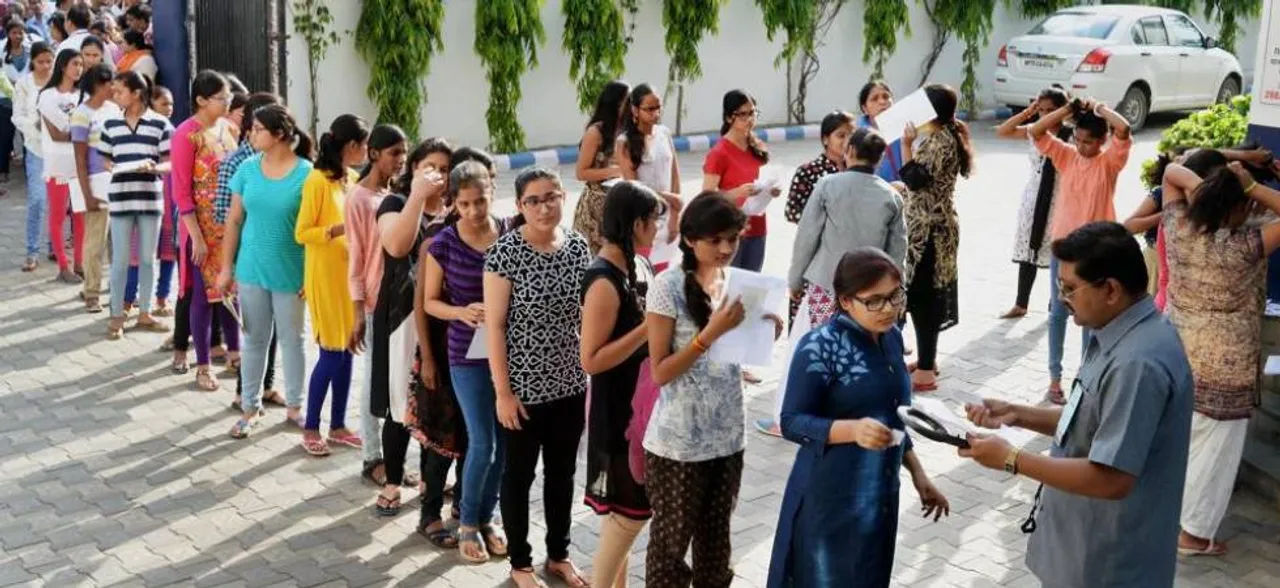 मद्रास हाई कोर्ट ने दिये तमिलभाषी नीट छात्रों को ज्यादा अंक देने के आदेश