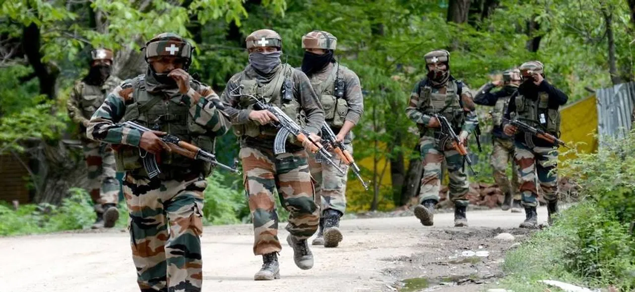 जम्मू-कश्मीर: कुपवाड़ा में घुसपैठ की कोशिश नाकाम, मुठभेड़ के दौरान आतंकी ढेर, दो जवान घायल