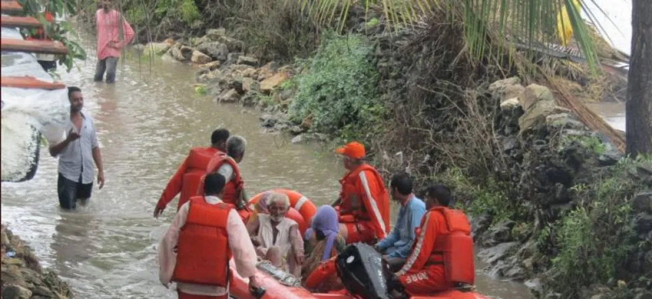 गुजरात में बारिश के चलते 2 लोगों की मौत, उत्तर भारत में पूरे हफ्ते आसार