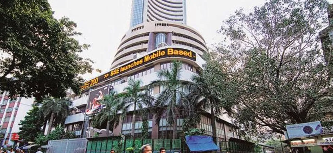 बैंक शेयरों में तेजी से सेंसेक्स 196 अंक मजबूत होकर बंद, निफ्टी 11000 के पार
