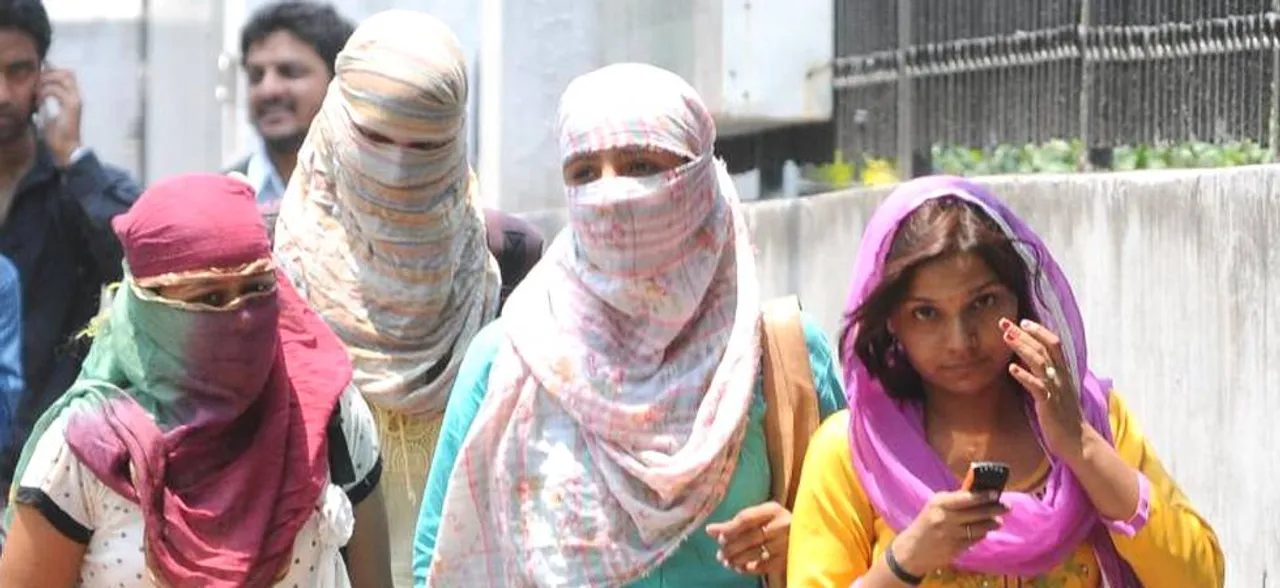 मेरठ: चौधरी चरण सिंह यूनिवर्सिटी में तुगलकी फरमान, लड़कियां स्कार्फ बांधकर गईं तो होगी कार्रवाई