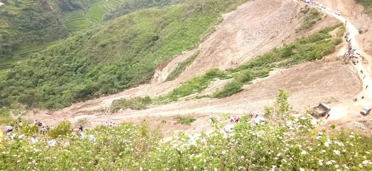 उत्तराखंड: एक महीने में दूसरा हादसा, गहरी खाई में बस गिरने से 14 की मौत, 17 घायल