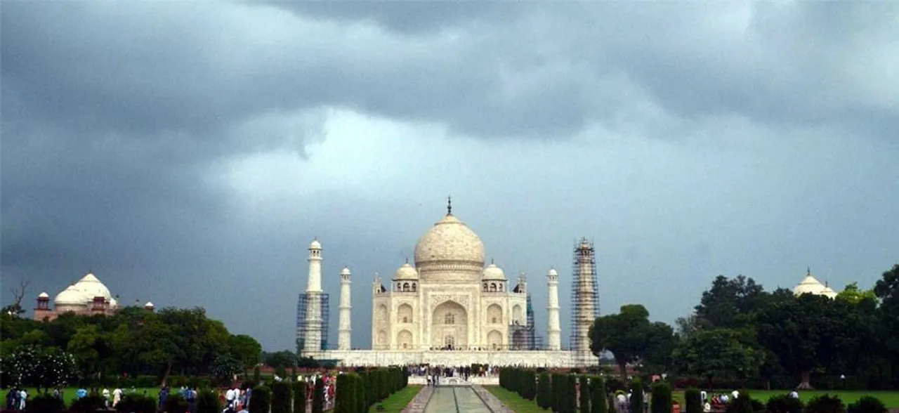 ताजमहल की उपेक्षा पर केंद्र और उत्तर प्रदेश सरकार को SC ने लगाई फटकार