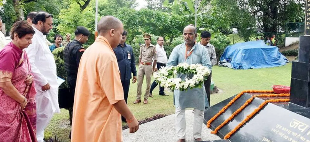 करगिल विजय दिवस: योगी आदित्यनाथ ने युद्ध में शहीद वीरों के परिवारों को सम्मानित किया