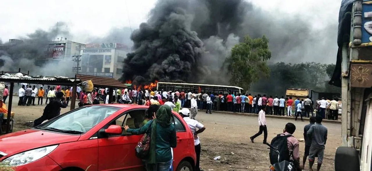 मराठा आरक्षण की आग में सुलगा पुणे, हिंसा फैलाने वालों के खिलाफ केस दर्ज, 1 और प्रदर्शनकारी ने की ख़ुदकुशी